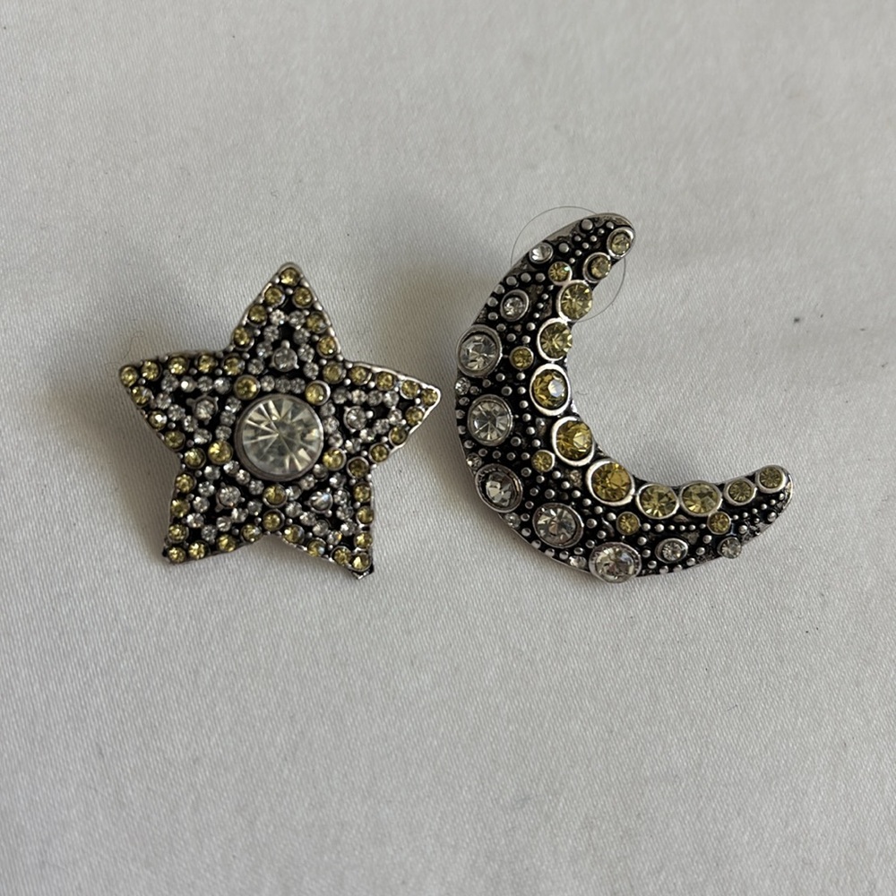 Vintage lot of rhinestone and faux black onyx costume earrings - Picture 4 of 11